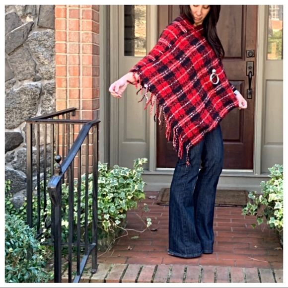 ✨LAST ONE ✨Red plaid fringe knit poncho - Picture 8 of 8